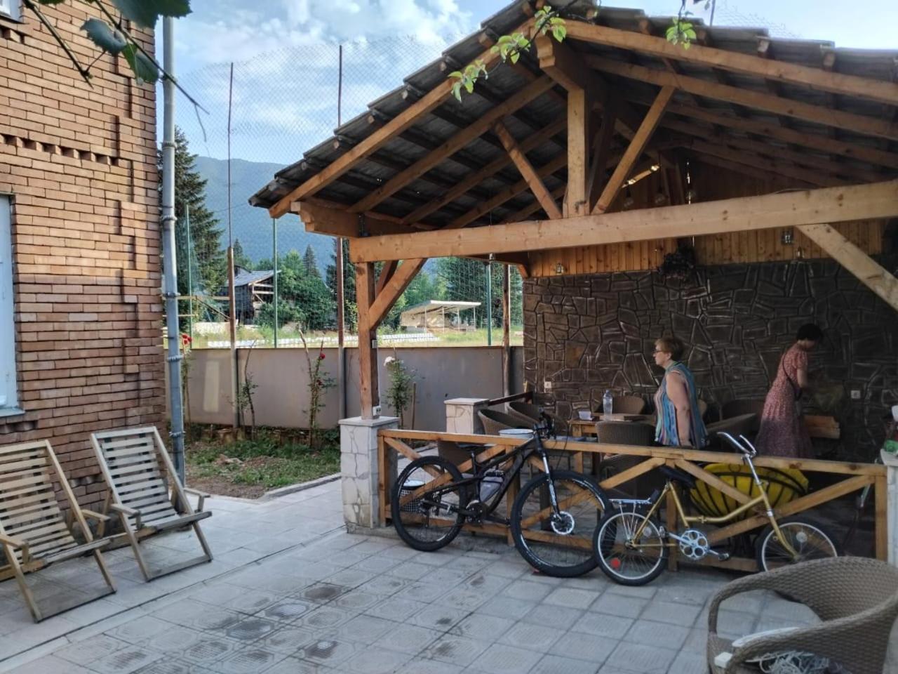 Gasthaus Ambrosador Ambrolauri Exterior foto
